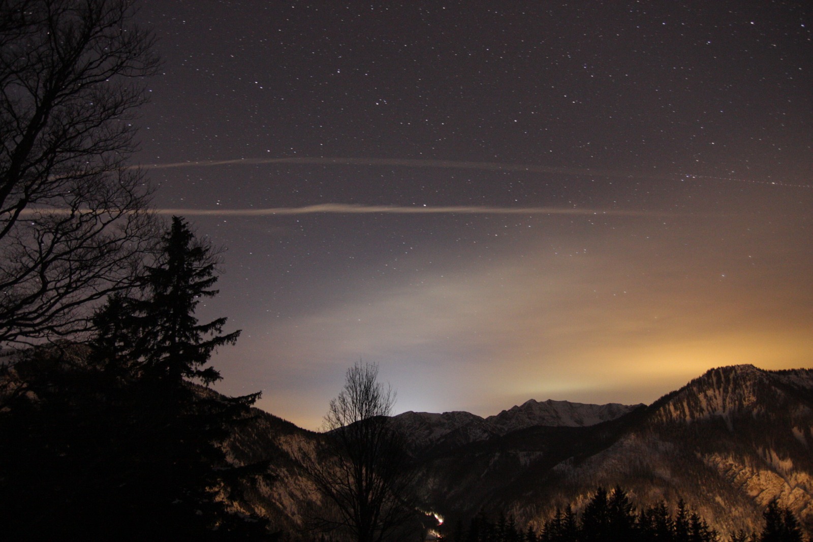 Nchtliche Schleierwolken ber Bayrischzell