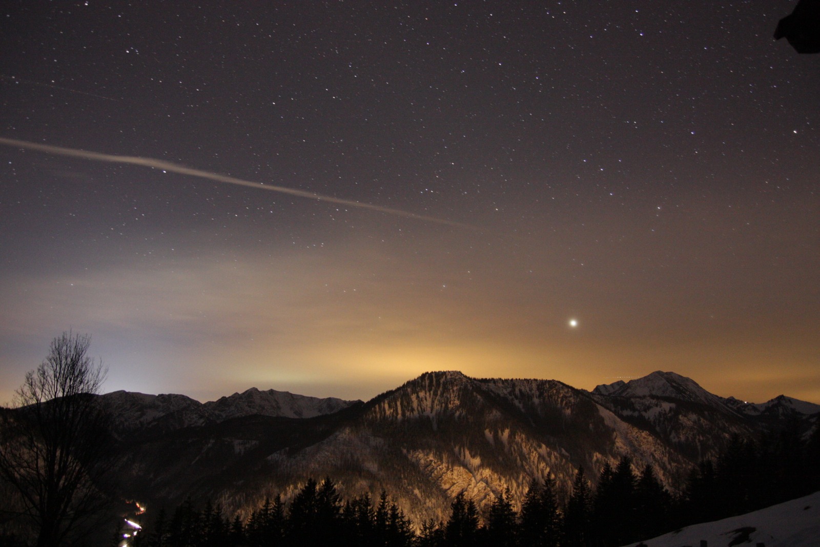 Nchtliche Schleierwolken ber Bayrischzell