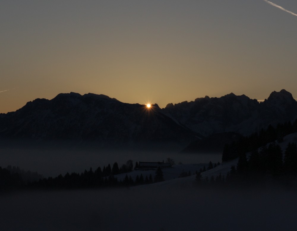 sunrise behind the wilde kaiser