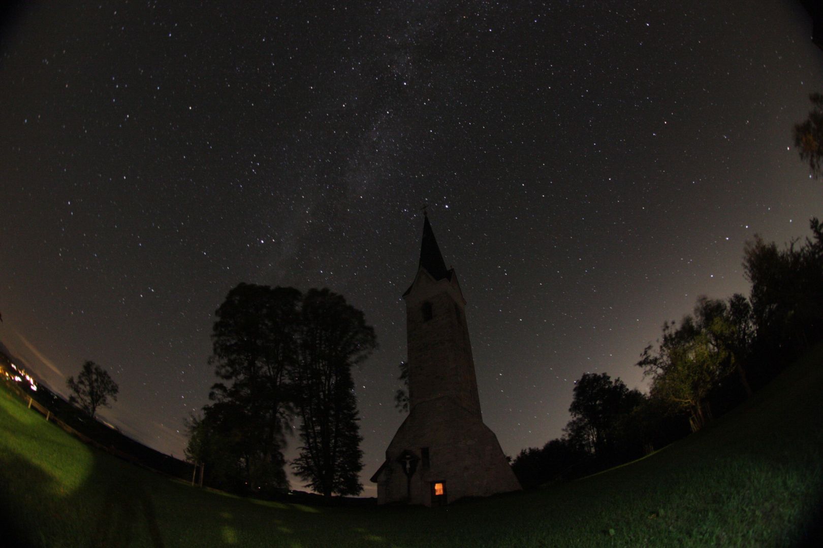 Kirchruine mit Sternen